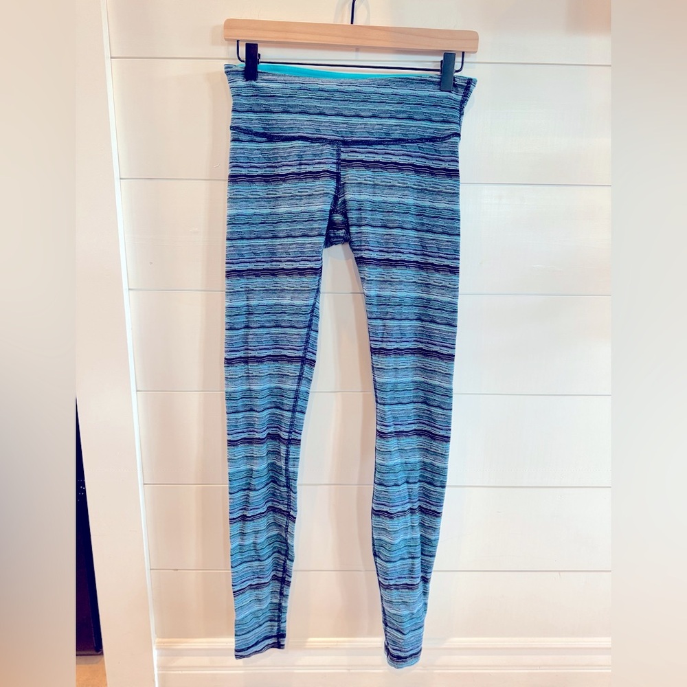 Lululemon women’s leggings blue striped size 6